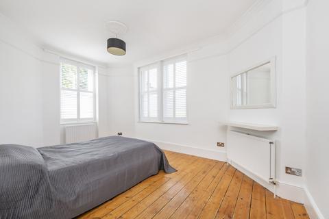 2 bedroom flat for sale, Disraeli Gardens, London