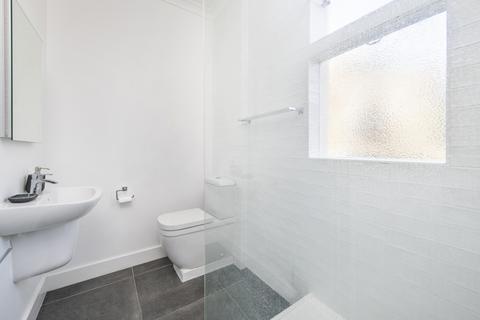 2 bedroom flat for sale, Disraeli Gardens, London