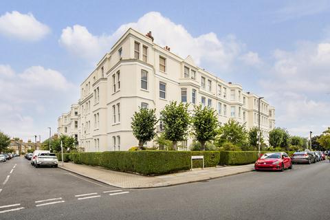 2 bedroom flat for sale, Disraeli Gardens, London