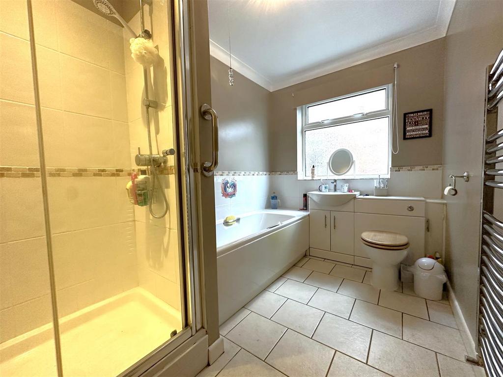 Four-Piece Bathroom 012