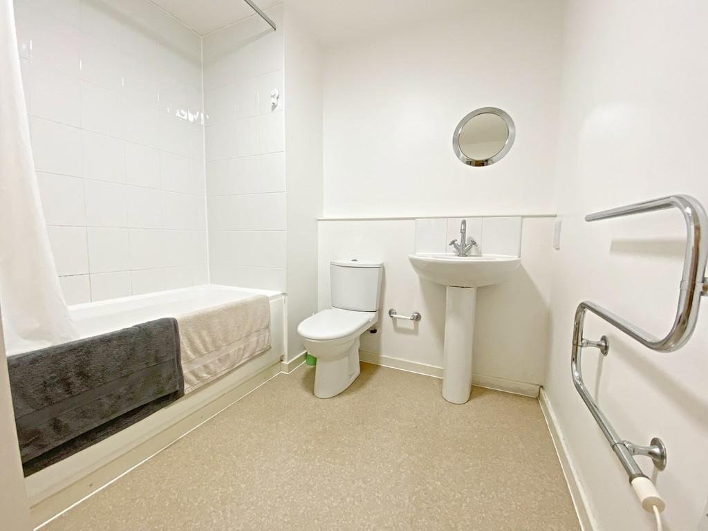 Bathroom (4)