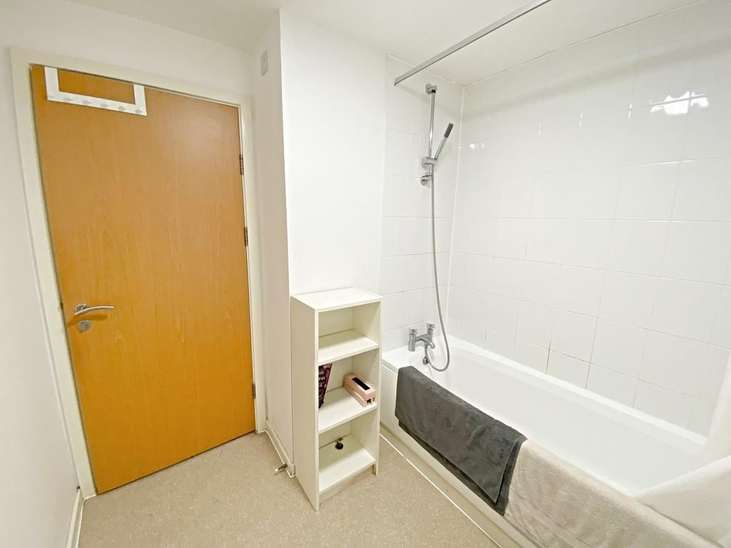 Bathroom 1 (1)