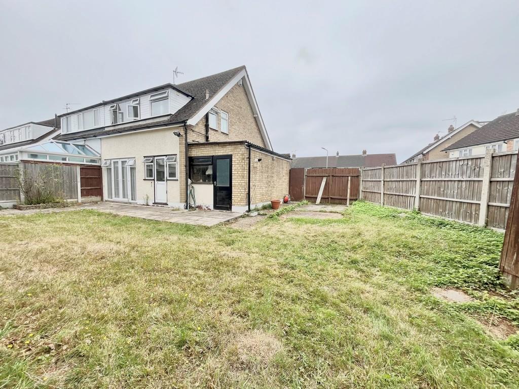 Wiltshire Avenue, Hornchurch 3 bed semidetached house for sale £450,000