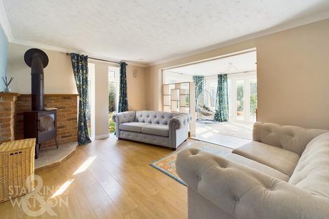 4 bedroom chalet for sale, Blofield Corner Road, Little Plumstead, Norwich