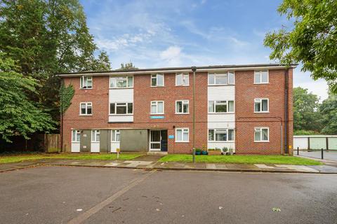 3 bedroom flat for sale, Sellindge Close, Beckenham BR3