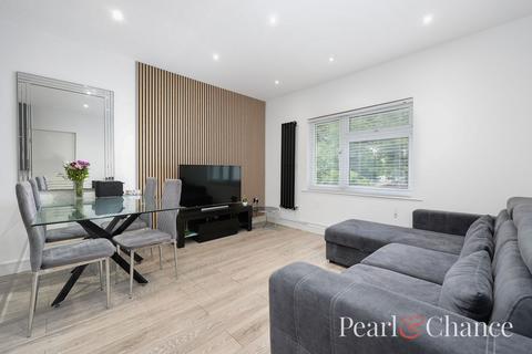 4 bedroom flat for sale, The Vale, London, NW11