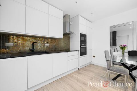 4 bedroom flat for sale, The Vale, London, NW11