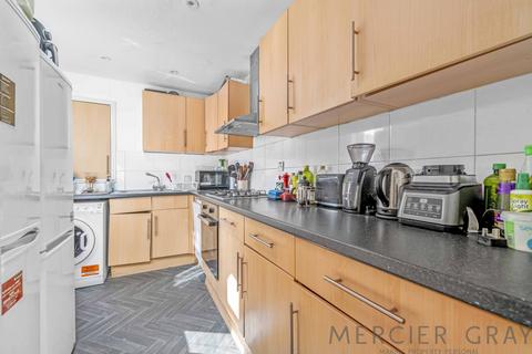 3 bedroom flat for sale, Canfield Gardens, london NW6