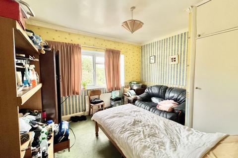 8 Arbuthnot Lane, Bexley, DA5 1EQ