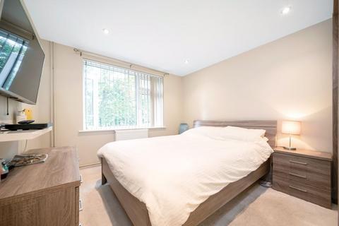 23 Holmbury Manor, Sidcup, DA14 6DF