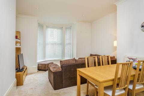 2 bedroom apartment to rent, Elphinstone Road, Southsea