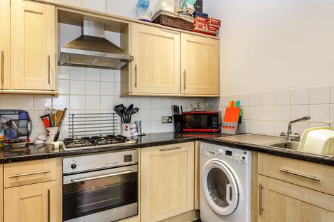 2 bedroom apartment to rent, Elphinstone Road, Southsea