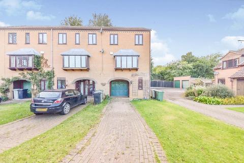 3 bedroom townhouse to rent, Willow Close, Uppingham