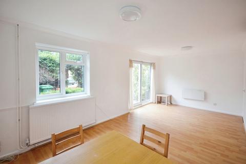 4 bedroom end of terrace house to rent, Amberley Road, Slough