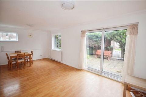 4 bedroom end of terrace house to rent, Amberley Road, Slough