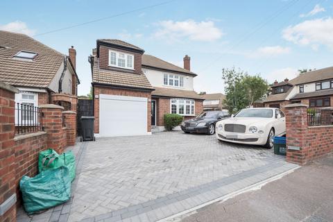 3 bedroom detached house to rent, Fairview Close, Chigwell, IG7