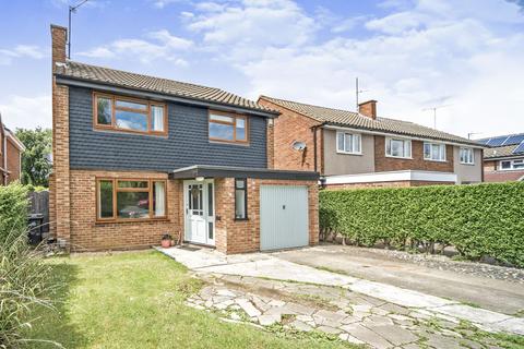 4 bedroom detached house to rent, Brendon Avenue, Bedford, MK41 9EF