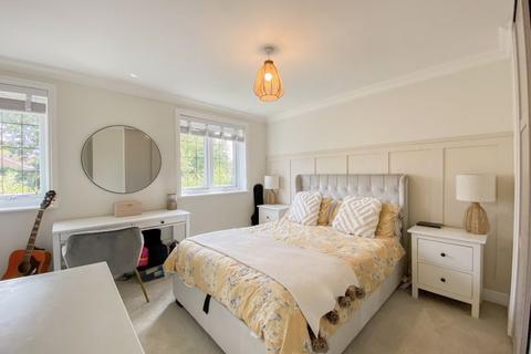 10 Brooklime Gardens, Featherstone, Wolverhampton, WV10 7TW