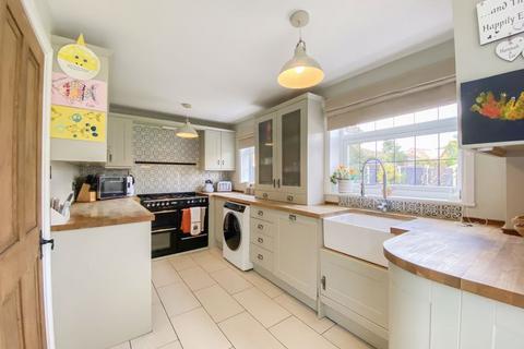 10 Brooklime Gardens, Featherstone, Wolverhampton, WV10 7TW