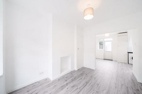 10 Throckmorton Road, London, E16 3DW