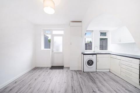 10 Throckmorton Road, London, E16 3DW