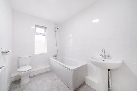 10 Throckmorton Road, London, E16 3DW