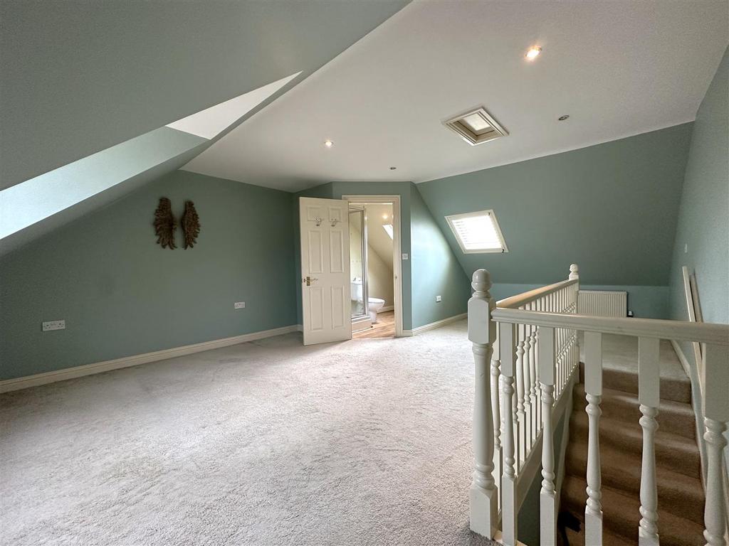 Master Bedroom Into En-Suite 696