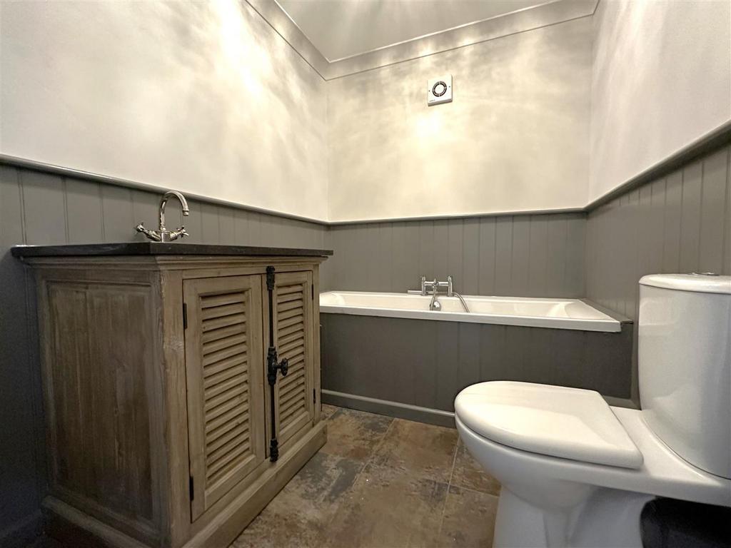 Family Bathroom 770