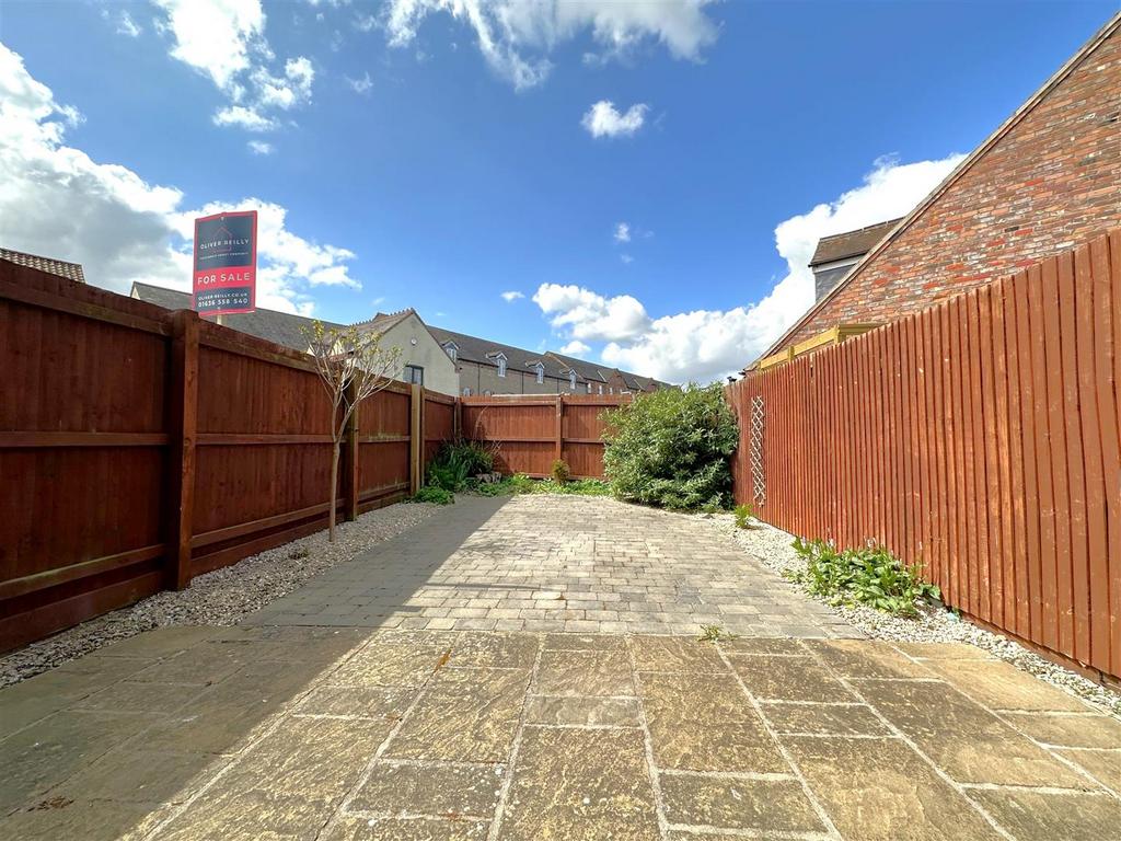Private Enclosed Garden 745