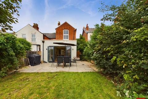 4 bedroom end of terrace house for sale, Tuffley Avenue, Gloucester GL1