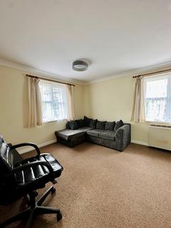 2 bedroom flat to rent, Lincoln Court, Aborfield Close, Slough