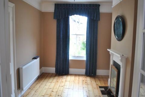 4 bedroom terraced house to rent, GROVE ROAD