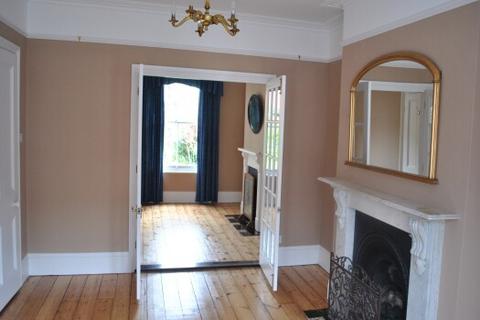 4 bedroom terraced house to rent, GROVE ROAD