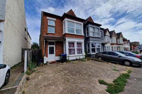 Mixed use for sale, Bournemouth Park Road, Southend on Sea, Essex, SS2 5LN