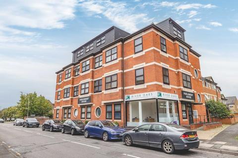 2 bedroom flat for sale, Parliament House, St Laurence Way, Slough, SL1 2BW