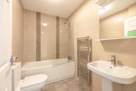 2 bedroom flat for sale, Parliament House, St Laurence Way, Slough, SL1 2BW