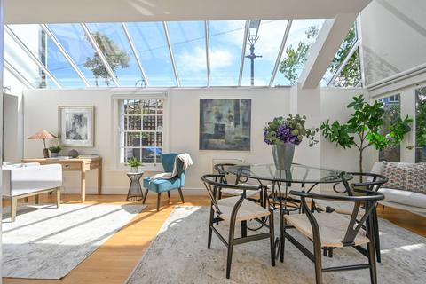 2 Western Lane, London, SW12 8JS
