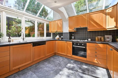 2 Western Lane, London, SW12 8JS