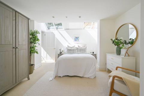 2 Western Lane, London, SW12 8JS