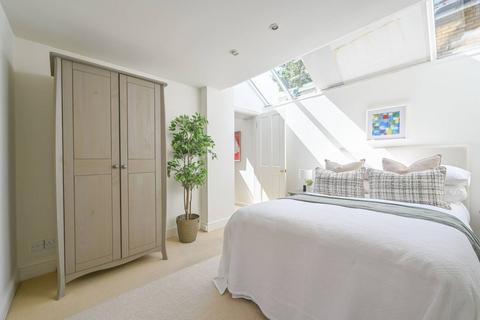 2 Western Lane, London, SW12 8JS