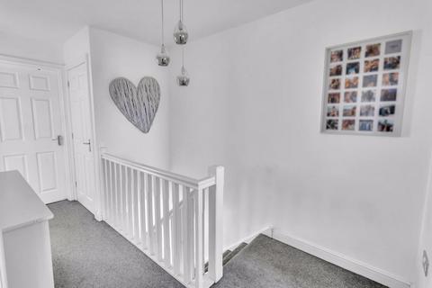 9 Johnstone Close, Oldham, OL1 2QE