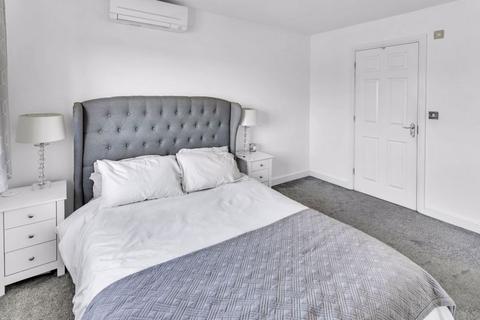9 Johnstone Close, Oldham, OL1 2QE