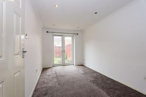 4 bedroom terraced house to rent, Brentford Close, Hayes