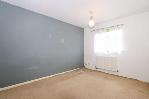 4 bedroom terraced house to rent, Brentford Close, Hayes