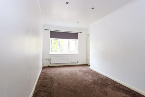 3 bedroom terraced house to rent, Brentford Close, Hayes