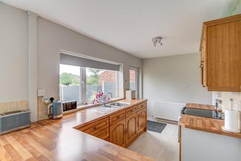 3 bedroom semi-detached house for sale, Walkwood Road, Walkwood, Redditch, Worcestershire, B97