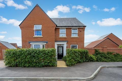 4 bedroom detached house for sale, Ireland Close, Westhampnett, Chichester