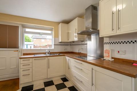 3 bedroom end of terrace house for sale, Winterbourne Road, Chichester