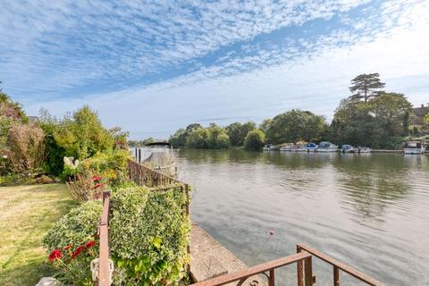 3 bedroom detached bungalow for sale, River Ash Estate, Shepperton