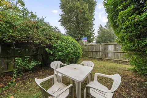 25 Clementine Close, London, W13 9UB